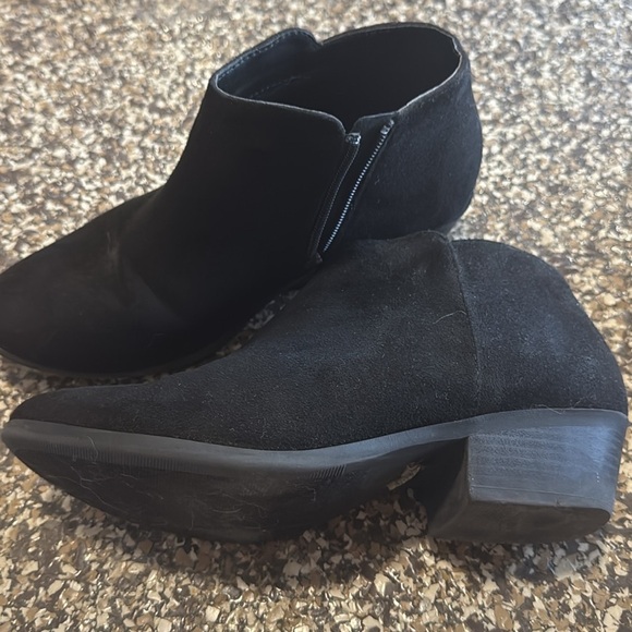 Unr8ed Elegant Black Suede Booties - Picture 3 of 3